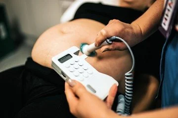 Understanding your birth team: Doulas vs. midwives